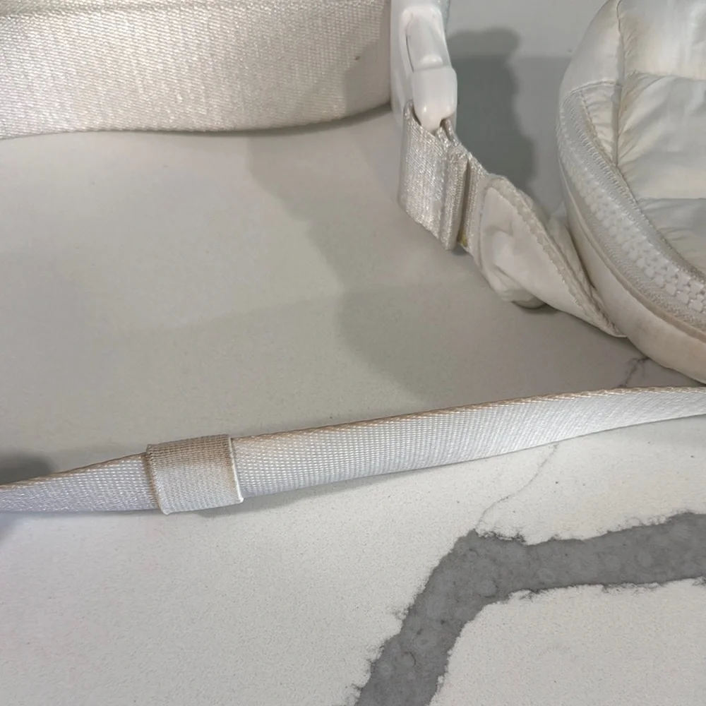 Lululemon Athletica Quilted White Crossbody Bag - Picture 7 of 9